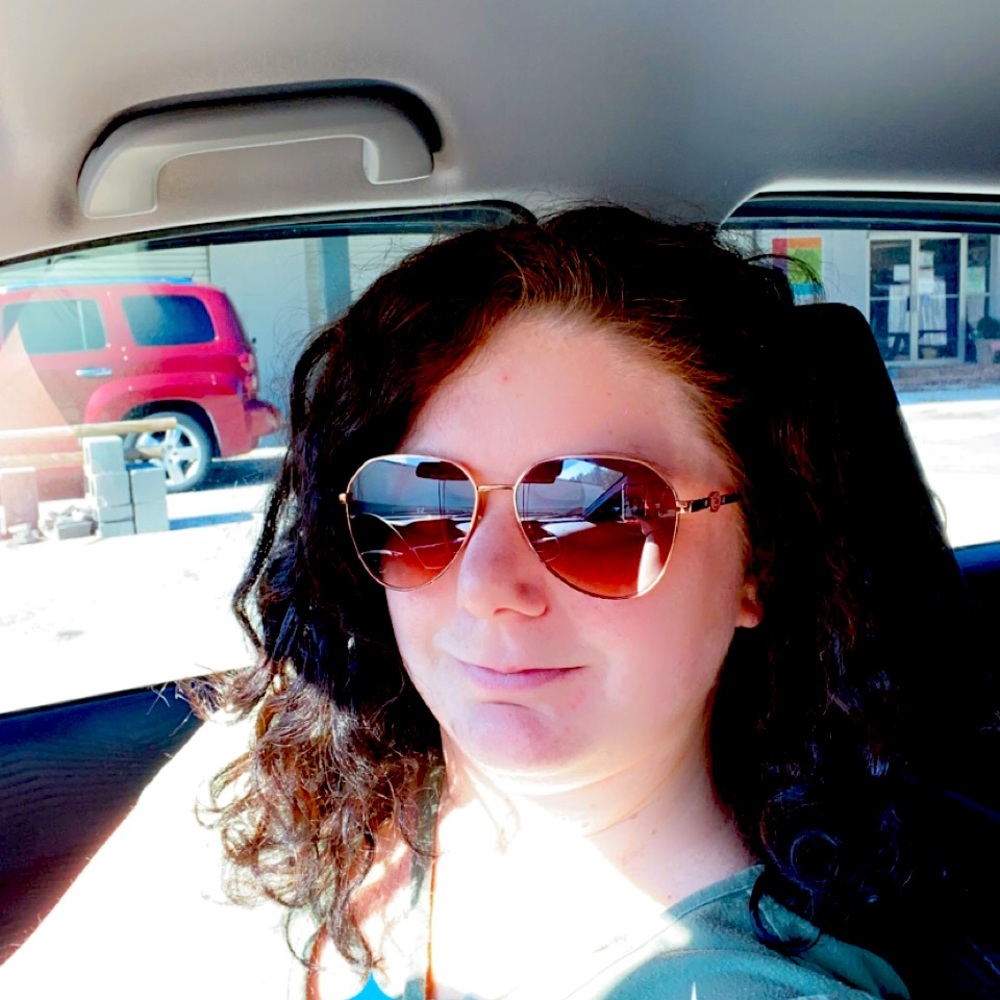 Meet your Posher, Caitlin